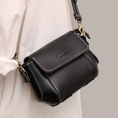 Amazon.com: Women's Shoulder Handbags Kawaii Small Messenger Bag with Pins  Harajuku Small Crossbody Purse Japanese Aesthetic Bag (Black) : Clothing,  Shoes & Jewelry